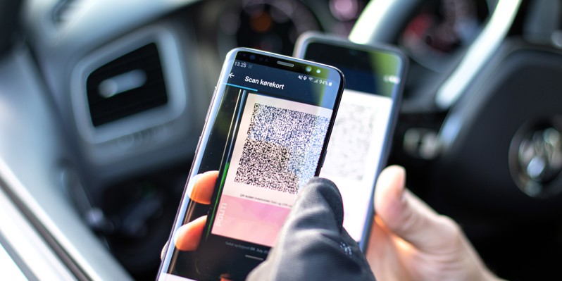 Kørekort scannes af politi