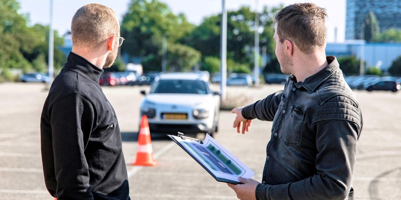 Kørerlærer underviser