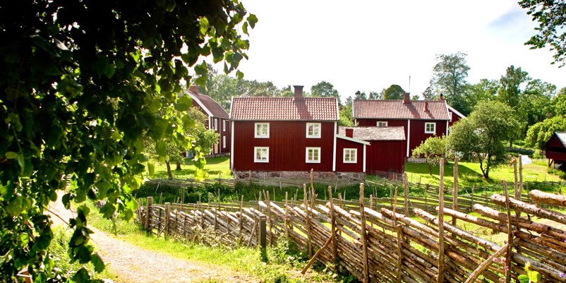 Rødt træhus i Sverige